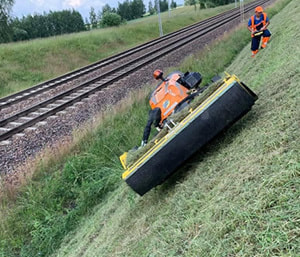 ラジコン式草刈機